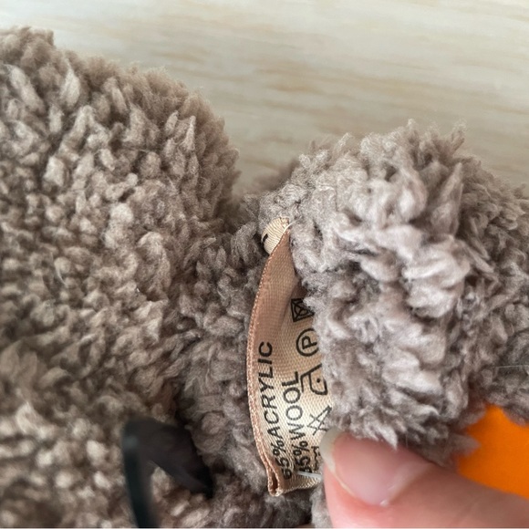 Cable knit mittens lined with faux shearling - Picture 6 of 6